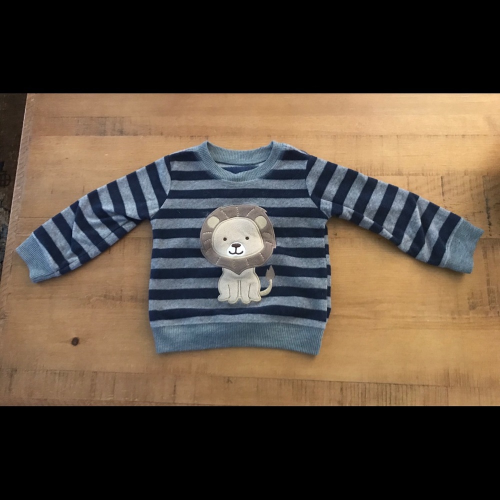 Fleece sweatshirt.